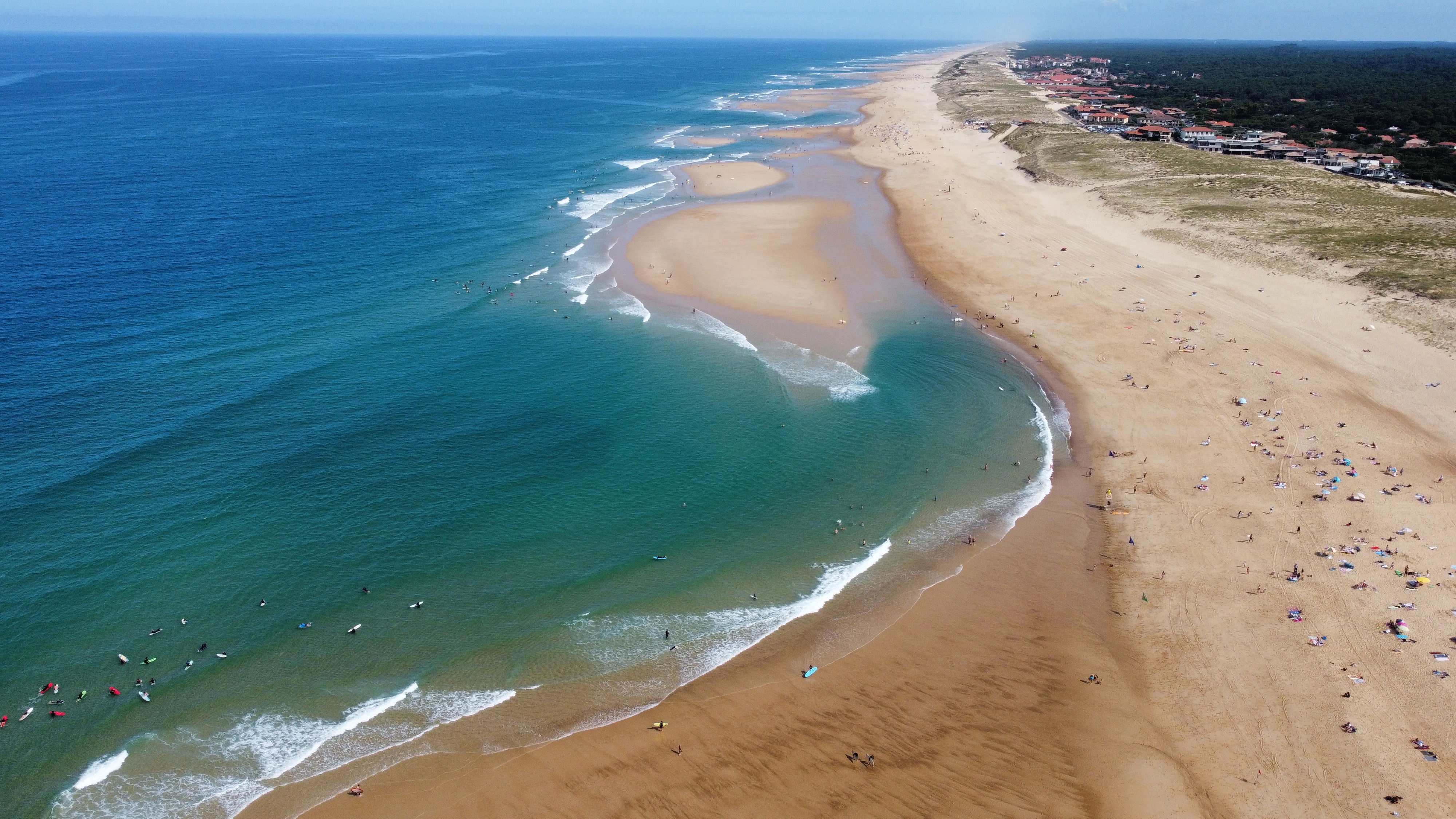 Baïne sur la plage des naturistes