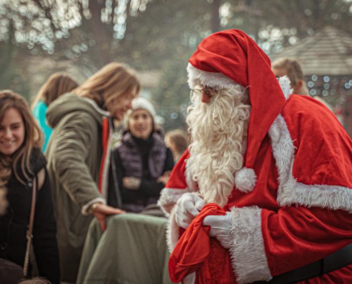 6.7.1. père Noël parc Rosny.jpg